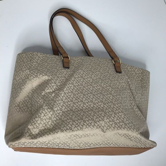 Tommy Hilfiger Monogram Beige Tote Bag - Picture 5 of 8